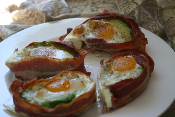 Low Carb Bacon & Egg Avocado Cups 032