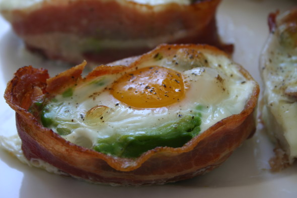 Bacon & Egg Avocado Cups