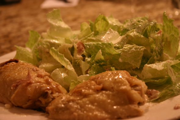 chicken thighs and salada 001